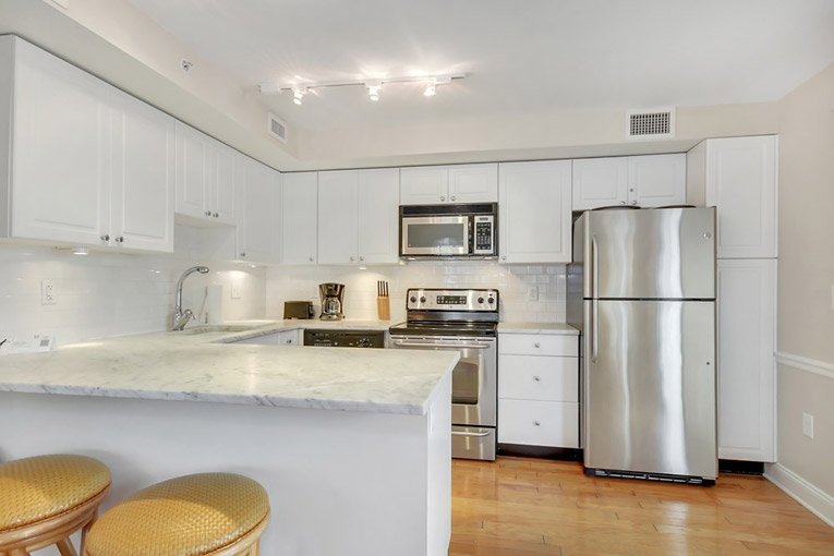 11 Beach Ave. Kitchen Bar